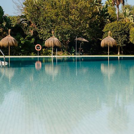 Ground Floor Holiday Apartment With Terrace And Pool In Puerto Banus, Marbella Exterior photo