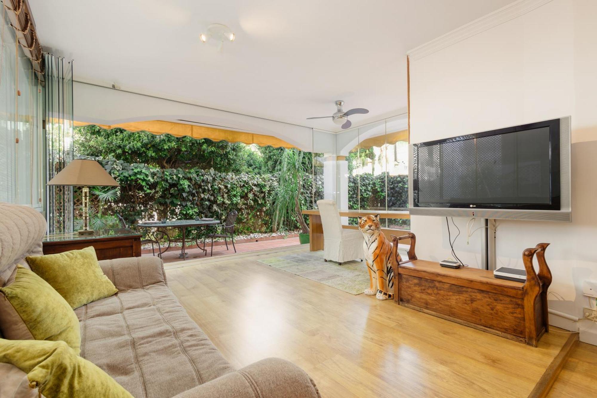 Ground Floor Holiday Apartment With Terrace And Pool In Puerto Banus, Marbella Exterior photo