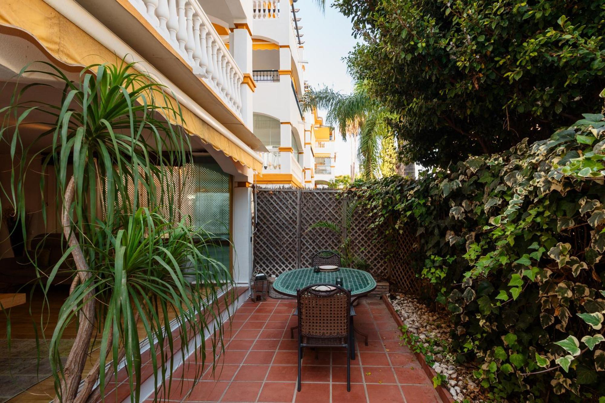 Ground Floor Holiday Apartment With Terrace And Pool In Puerto Banus, Marbella Exterior photo